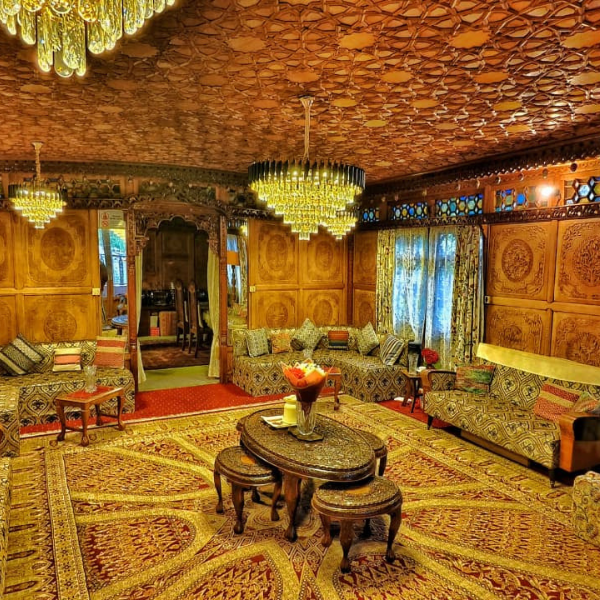 Hilton Houseboat Dal Lake